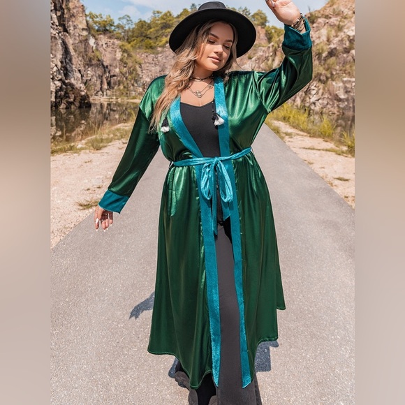 Plus Size Embroidery Contrast Tie Front Long Sleeve Robe - Picture 1 of 4
